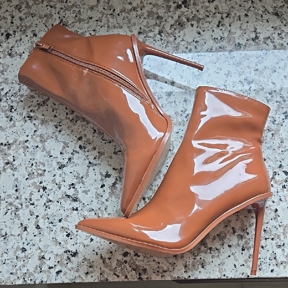 Steve Madden Shoes - Steve Madden Valley Cognac Caramel Faux Patent Leather Zip Ankle Boots Size 10